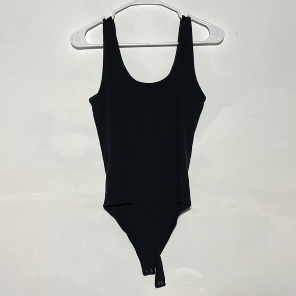 Abercrombie & Fitch Black Scoop Neck Thong Bodysuit Size Medium - Picture 8 of 10